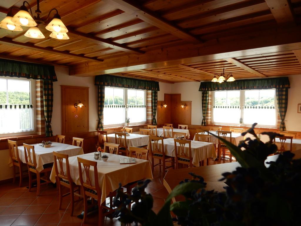 Pension Rudi - Weingut Kellner Hotel Pulkau Exterior foto