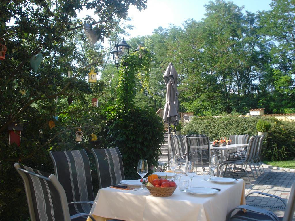 Pension Rudi - Weingut Kellner Hotel Pulkau Exterior foto
